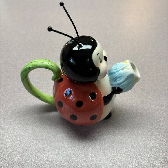 Vintage Ladybug Teapot Personal Size - Picture 1 of 11